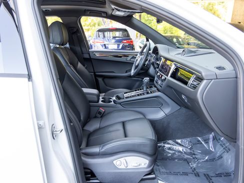 Certified 2026 Porsche Macan AWD/4WD image 65