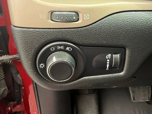 Used 2016 Jeep Cherokee Sport AWD/4WD image 16