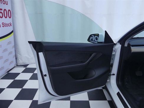 Used 2021 Tesla Model Y Long Range AWD/4WD image 24