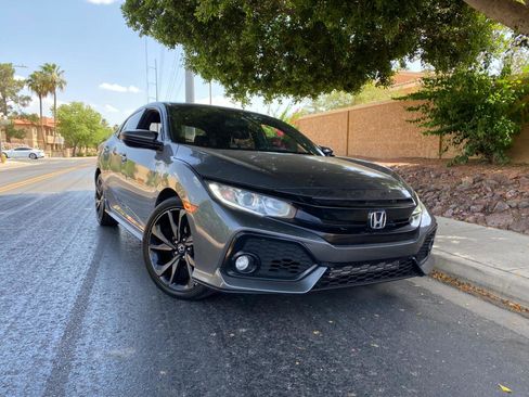 Used 2017 Honda Civic Sport image 4