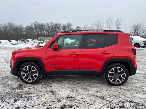 Used 2016 Jeep Renegade Latitude image 2