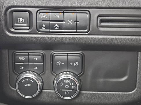 Used 2023 GMC Yukon AT4 image 24