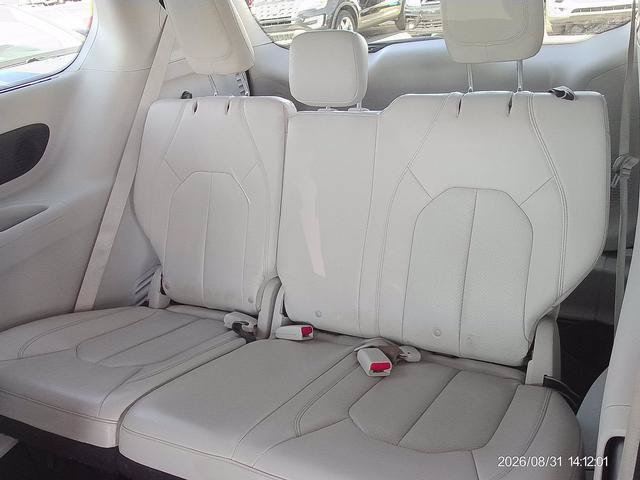 Used 2021 Chrysler Pacifica Touring-L w/ Uconnect Theater Family Group AWD/4WD image 5