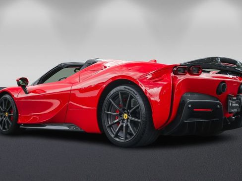 Used 2023 Ferrari SF90 Spider image 5