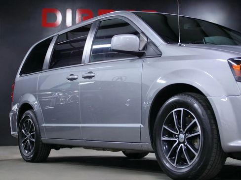 Used 2019 Dodge Grand Caravan GT image 3