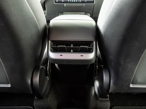 Used 2023 Tesla Model Y Long Range AWD/4WD image 18