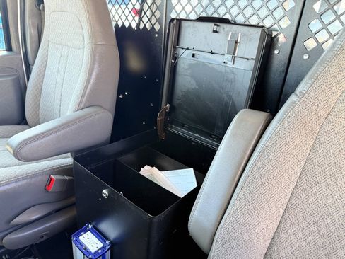 Used 2016 Chevrolet Express 2500 RWD image 28