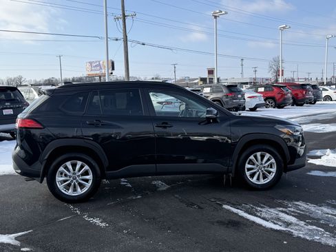 Certified 2022 Toyota Corolla Cross LE image 9