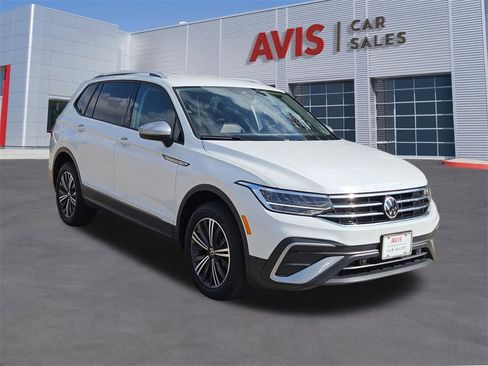 Used 2024 Volkswagen Tiguan SE image 9
