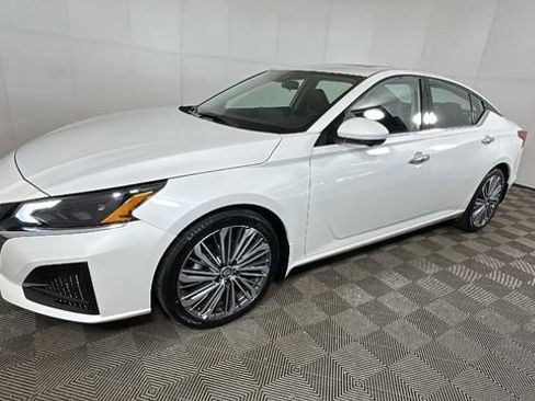 Certified 2025 Nissan Altima 2.5 SL FWD image 7