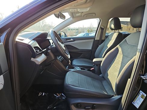 Used 2024 Volkswagen Taos SE image 13