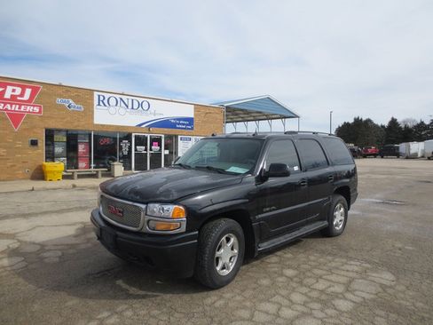 Used 2004 GMC Yukon Denali image 2
