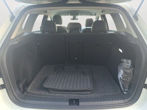 Used 2024 Volkswagen Taos SE image 29