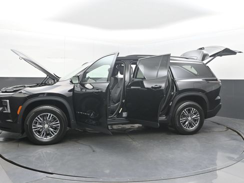 Certified 2026 Chevrolet Traverse LT FWD image 45
