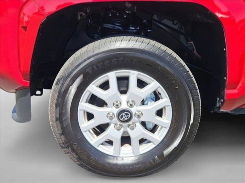 Certified 2025 Toyota Tacoma SR5 AWD/4WD image 28