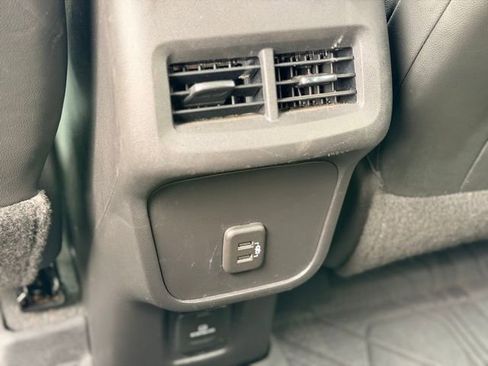 Used 2022 Chevrolet Equinox Premier image 25