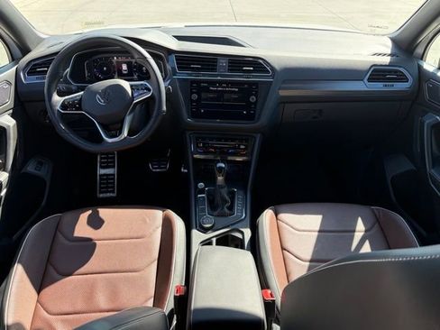 Used 2022 Volkswagen Tiguan SEL R-Line image 11