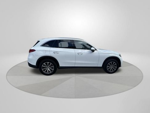 Used 2025 Mercedes-Benz GLC 300 4MATIC image 8