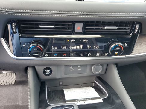 New 2025 Nissan Rogue Platinum w/ Platinum Premium Package image 16