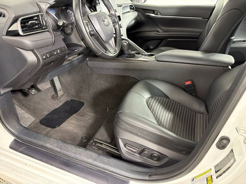 Used 2023 Toyota Camry SE image 9
