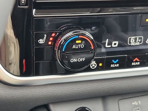 Used 2026 Nissan Rogue Platinum w/ Platinum Premium Package image 16