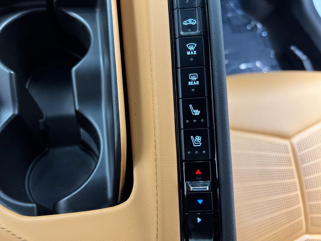 Used 2023 Chevrolet Corvette Stingray Preferred Conv w/ Z51 Performance Package RWD image 40