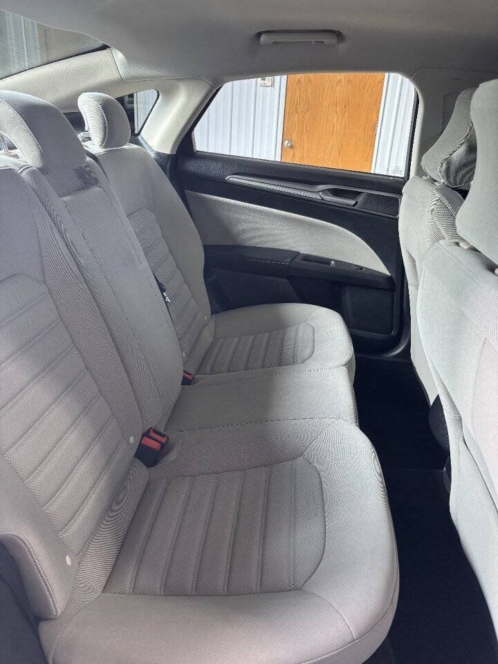 Used 2018 Ford Fusion S FWD image 7