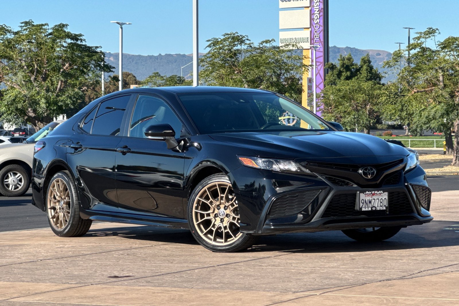 Used 2024 Toyota Camry SE FWD image 2