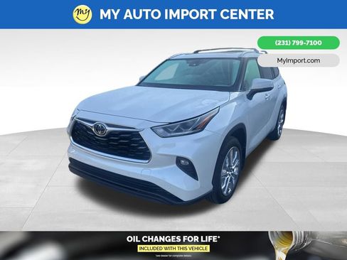 Used 2021 Toyota Highlander Limited AWD/4WD image 3