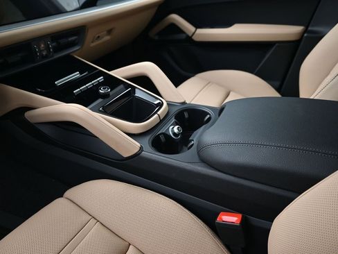 New 2026 Porsche Cayenne Coupe image 22