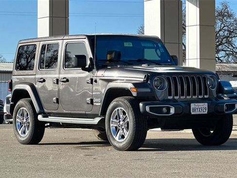 Used 2019 Jeep Wrangler Unlimited Sahara image 2