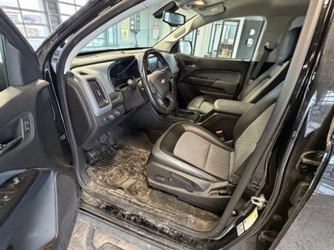 Used 2016 Chevrolet Colorado Z71 w/ Z71 Midnight Edition image 4