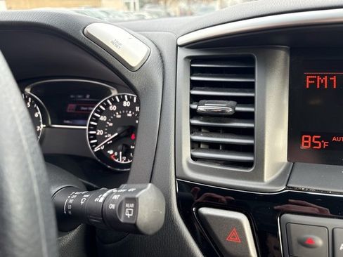 Used 2016 Nissan Pathfinder S image 38