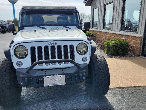 Used 2018 Jeep Wrangler Unlimited Sport AWD/4WD image 3