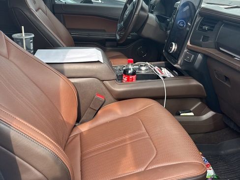 Used 2022 Ford Expedition Max King Ranch image 4