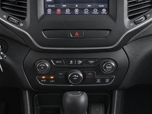 Used 2019 Jeep Cherokee Latitude w/ Popular Appearance Group FWD image 23