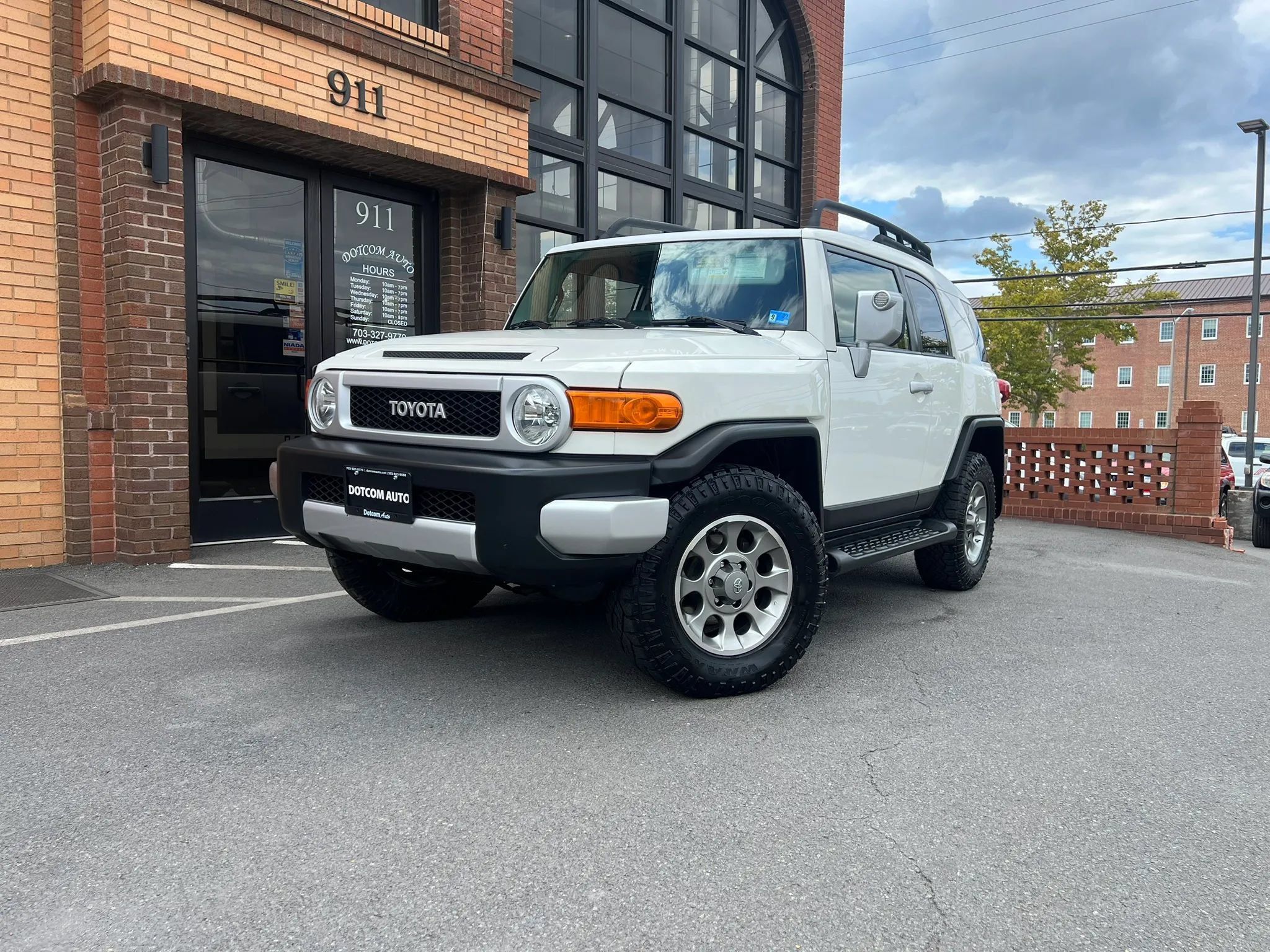 Used 2013 Toyota FJ Cruiser 4WD w/ Upgrade Pkg image 2