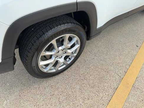 Used 2023 Jeep Compass Latitude image 5