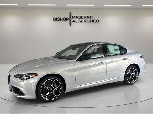 New 2025 Alfa Romeo Giulia Base w/ Driving Assist Package image 7