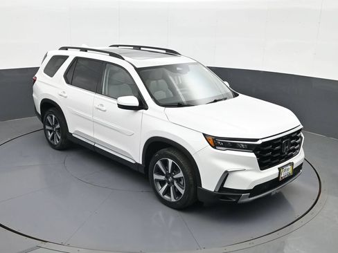 Used 2024 Honda Pilot Touring image 16