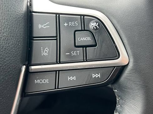 Used 2023 Toyota Highlander XLE AWD/4WD image 24