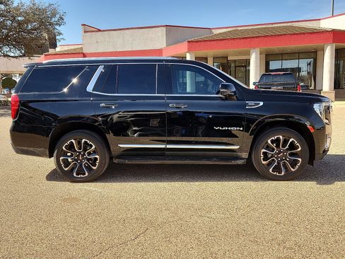 Used 2022 GMC Yukon SLT w/ SLT Premium Package image 5