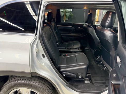 Used 2017 Toyota Highlander Limited AWD/4WD image 19