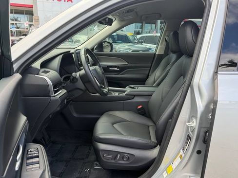 Certified 2024 Toyota Grand Highlander FWD image 10