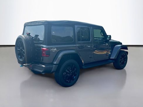 Used 2022 Jeep Wrangler Unlimited Sahara w/ Cold Weather Group AWD/4WD image 7