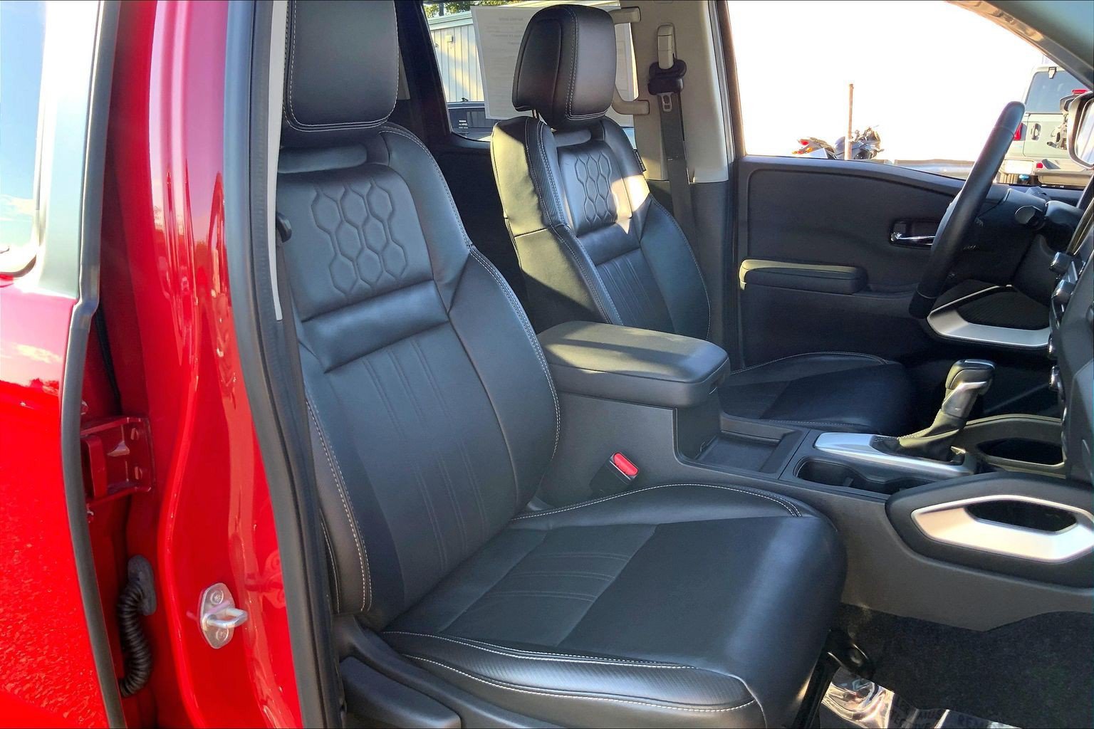 Used 2023 Nissan Frontier SV w/ SV Premium Package AWD/4WD image 7