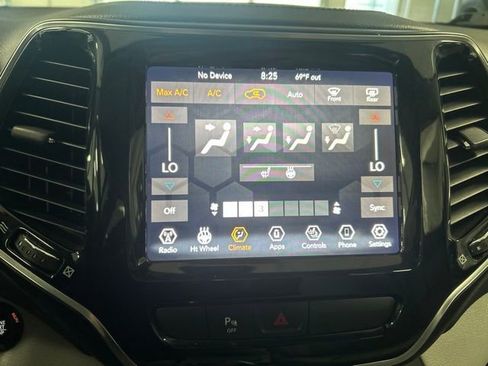 Used 2019 Jeep Cherokee Limited AWD/4WD image 11