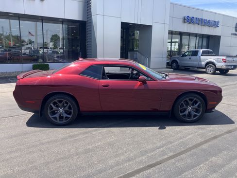 Used 2018 Dodge Challenger SXT Plus RWD image 8