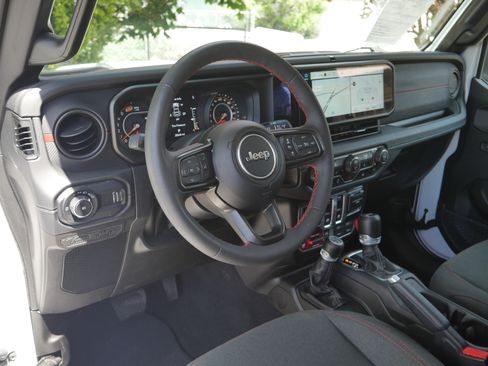 Used 2024 Jeep Wrangler Rubicon w/ Technology Group AWD/4WD image 4