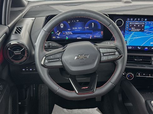 Used 2025 Chevrolet Equinox EV RS FWD image 18